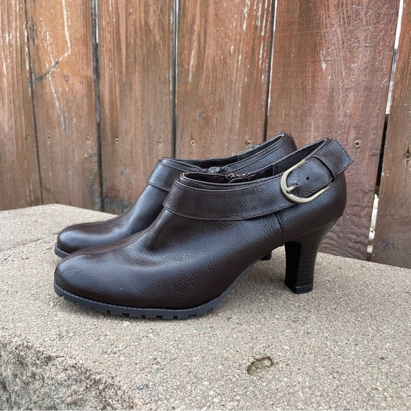 AEROSOLES Women’s Paisley Brown Heel Mule Almond Toe Side Zipper Size 7.5 - Picture 1 of 13